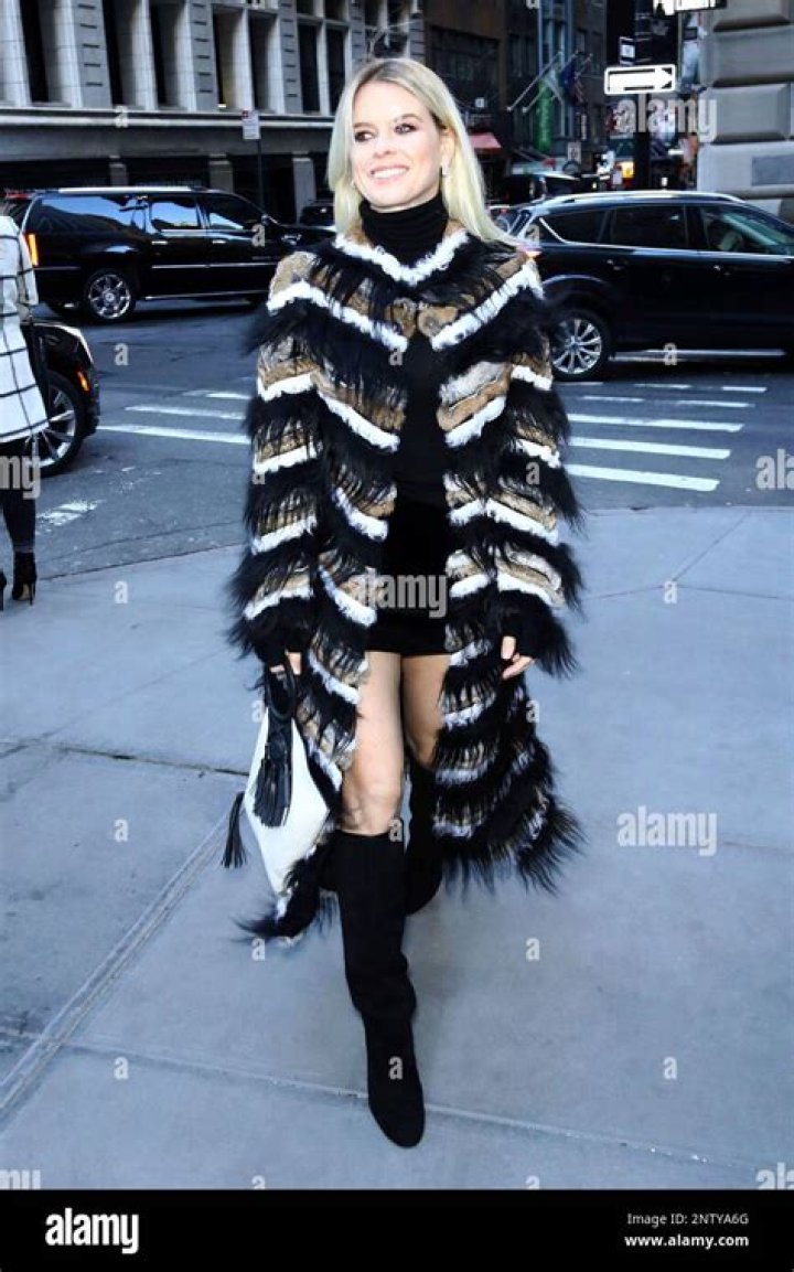 Alice Eve – Celebsgraphy