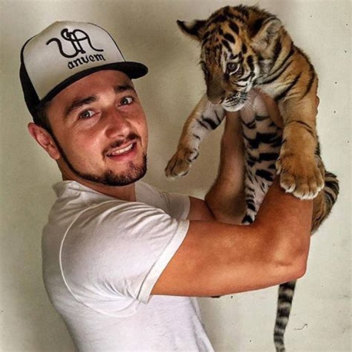 Beto Sierra Age | Wiki, Net worth, Bio, Height, Girlfriend