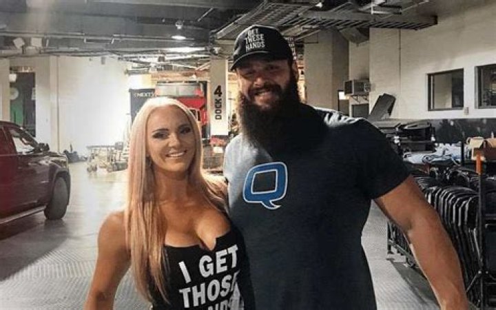 Braun Strowman Wife, Net Worth, Girlfriend, Height, Age