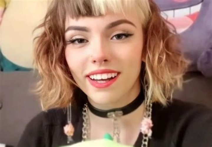 Emma Langevin – Celebsgraphy