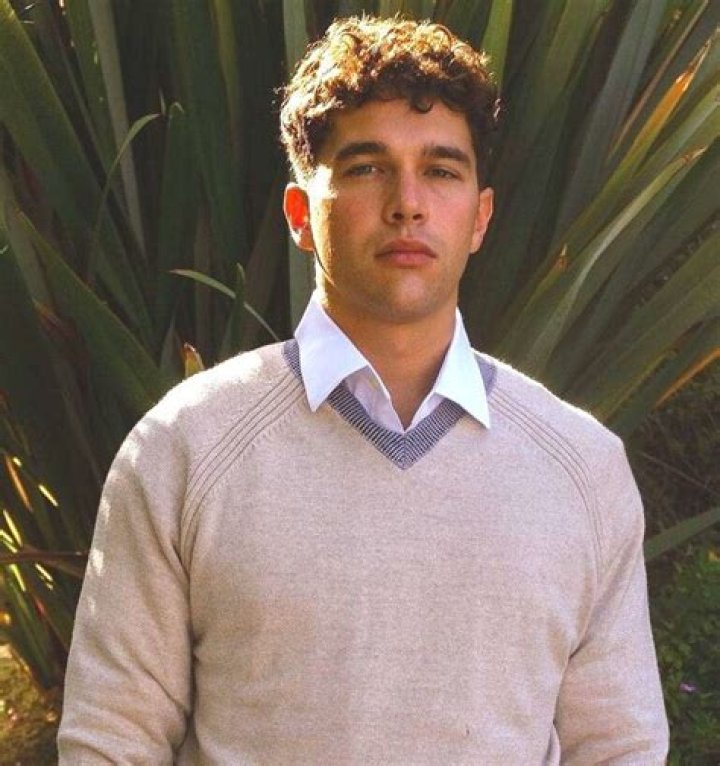 How tall is Austin Mahone