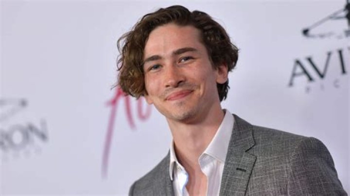 How tall is Dylan Arnold