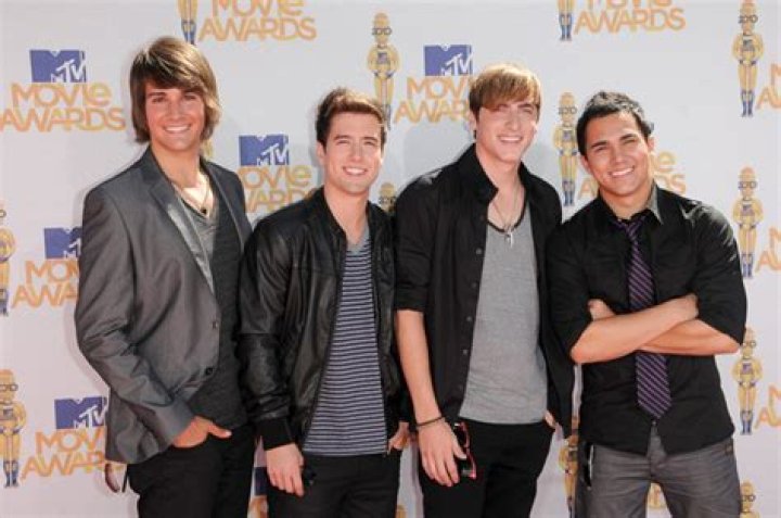 How tall is James Maslow