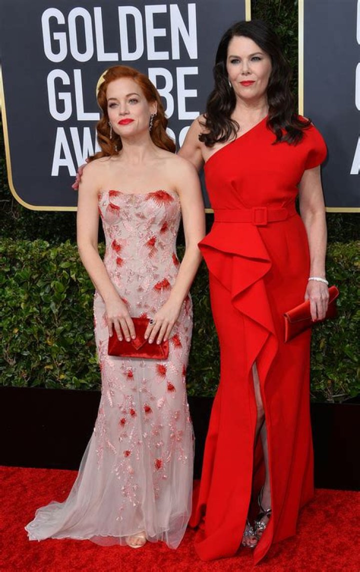 How tall is Jane Levy