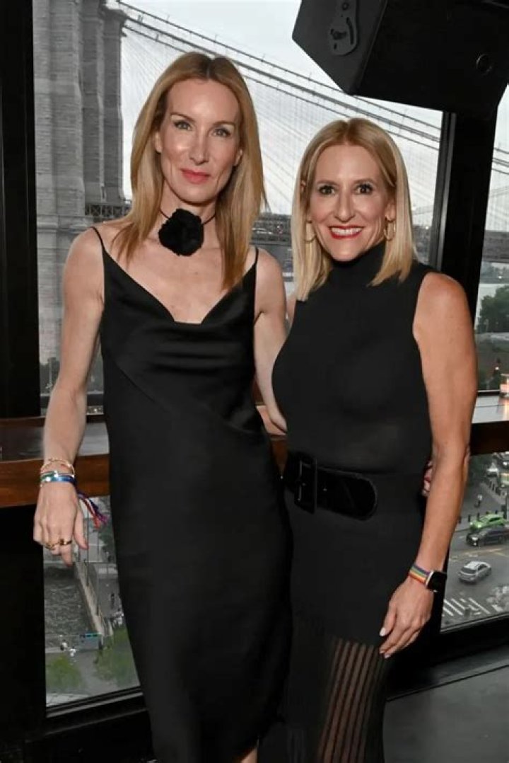 How tall is Jennifer Lahmers