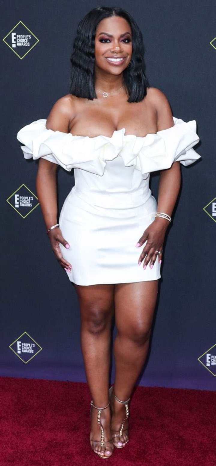 How tall is Kandi Burruss