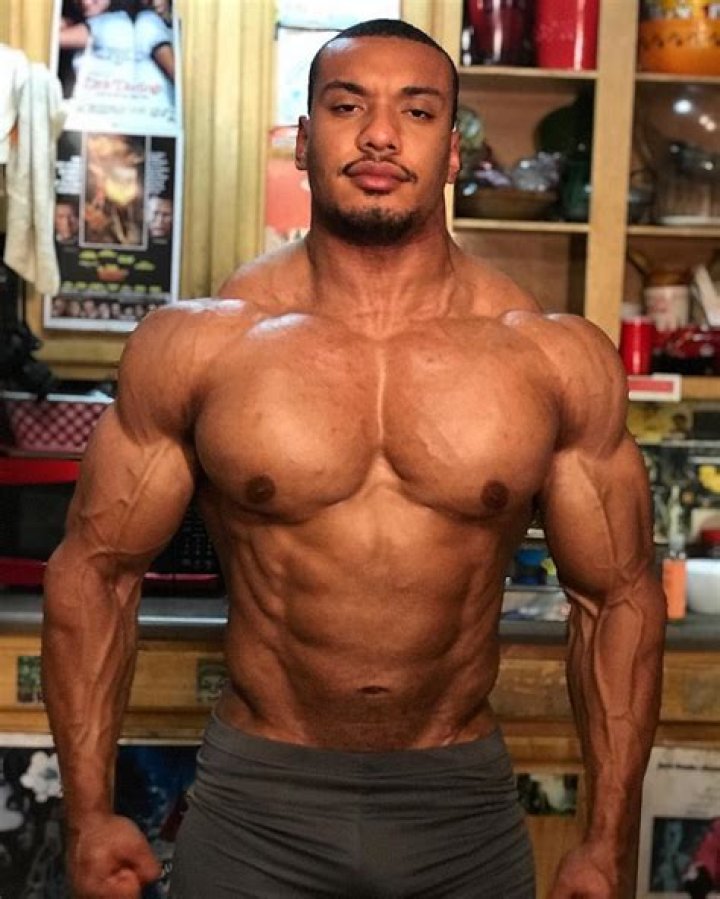 How tall is Larry Wheels