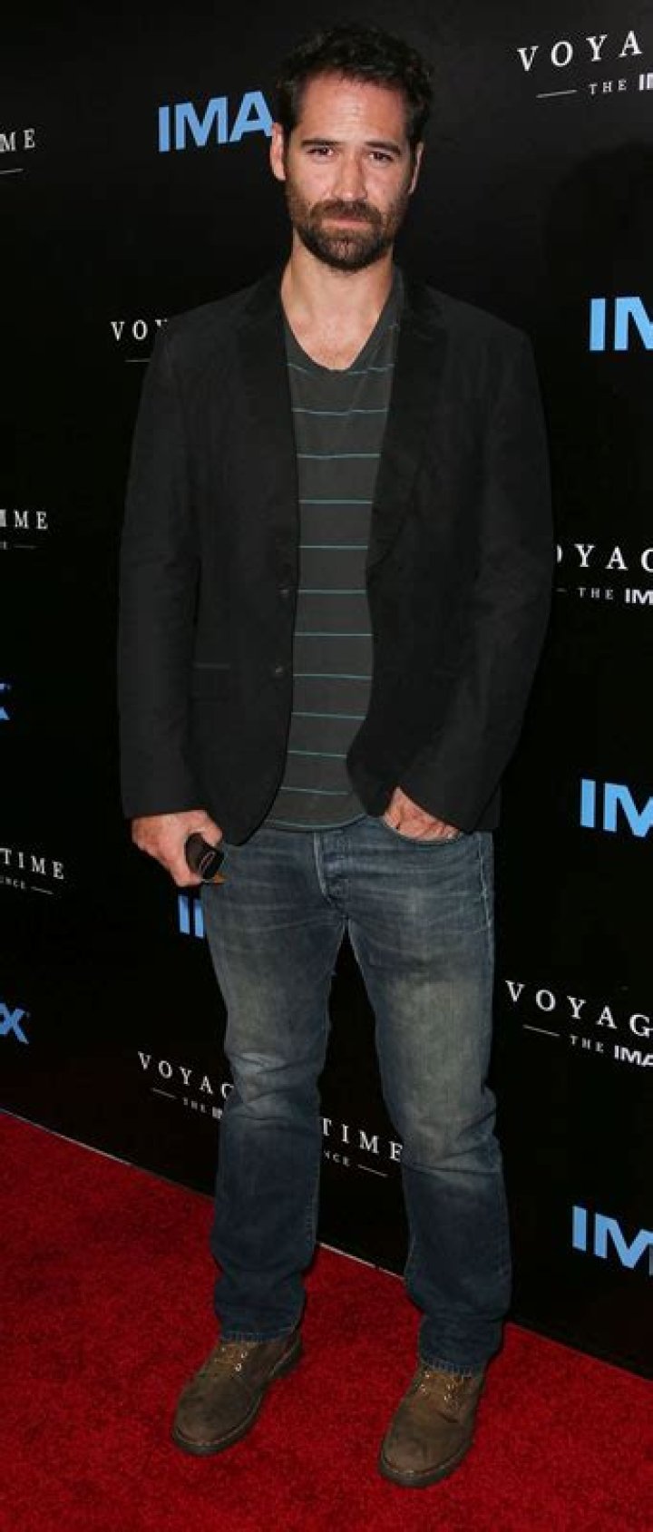 How tall is Manuel Garcia-Rulfo