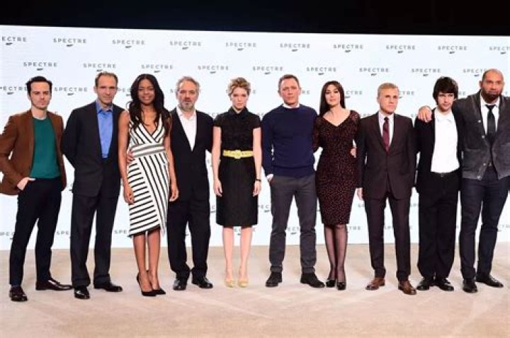 How tall is Ralph Fiennes