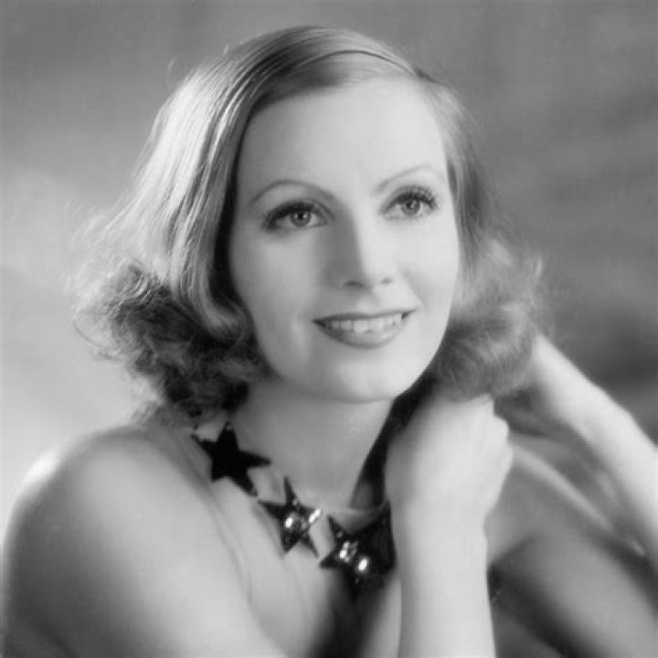 How tall was Greta Garbo
