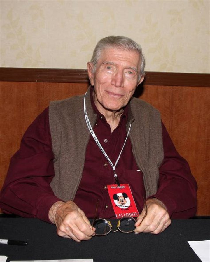 How tall was Joseph Campanella