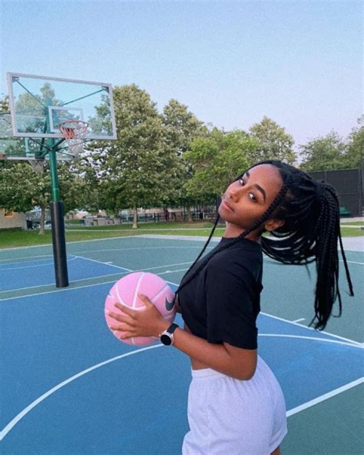 Kianna Naomi Biography | Age, Wiki, Net worth, Bio, Height, Boyfriend?|