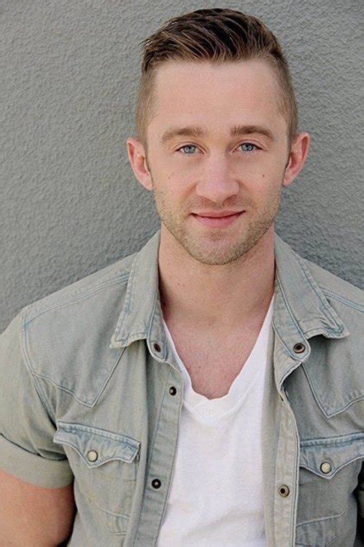 Matthew Dennis Lewis – Celebsgraphy