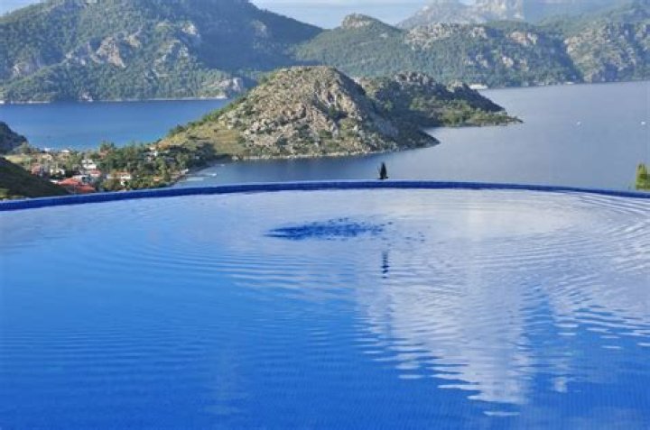 The World's Nine Most Beautiful Pools